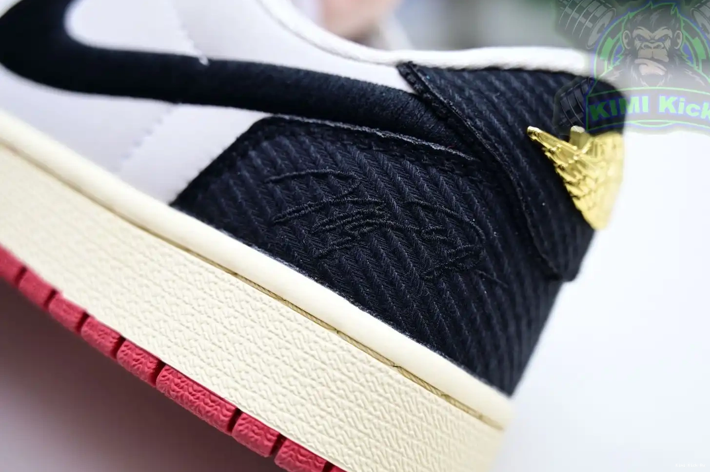 Trophy Room 1 Jordan Kimikick Air x “Away” OG Jordan Low 0810